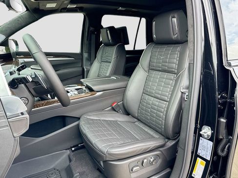 New 2026 Cadillac Escalade Platinum Sport w/ LPO, ONYX Package AWD/4WD image 15