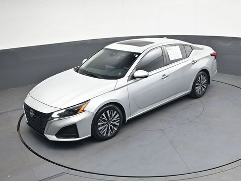 Used 2023 Nissan Altima 2.5 SV w/ SV Premium Package FWD image 41