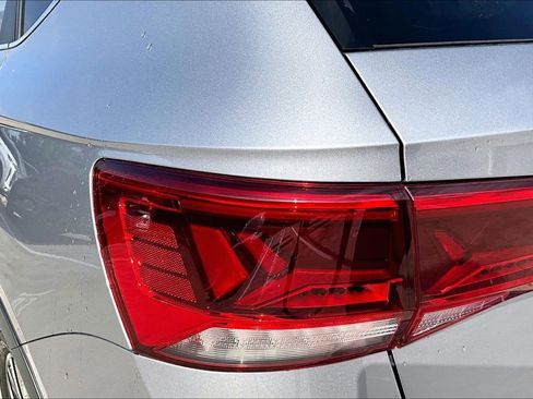 Used 2022 Volkswagen Taos SE image 41