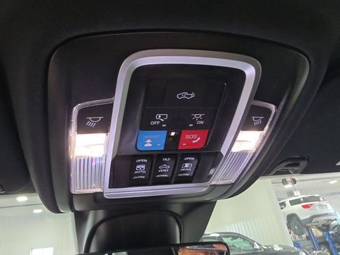 Used 2025 RAM 3500 Laramie AWD/4WD image 23