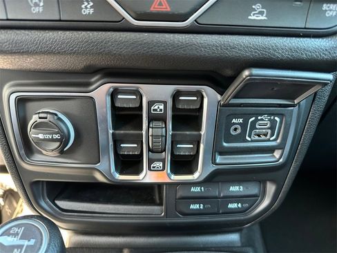 New 2025 Jeep Gladiator Sport image 27