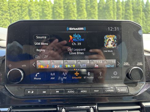Used 2025 Nissan Pathfinder SL AWD/4WD image 27