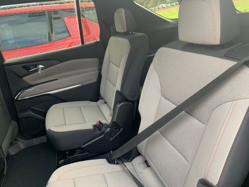 New 2026 Chevrolet Traverse LT image 7