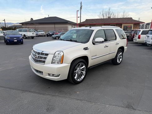 Used 2011 Cadillac Escalade Platinum image 2