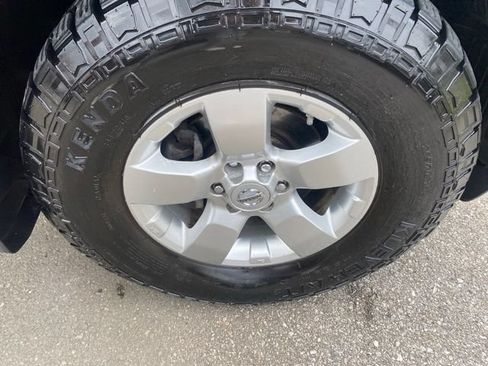 Used 2012 Nissan Frontier SV AWD/4WD image 28