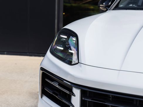 Certified 2024 Porsche Cayenne Coupe image 17