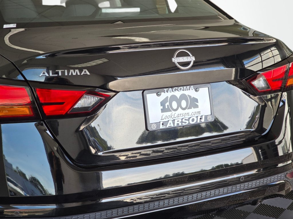 Used 2025 Nissan Altima 2.5 SV FWD image 13