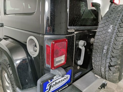 Used 2013 Jeep Wrangler Unlimited Sahara w/ Connectivity Group image 10