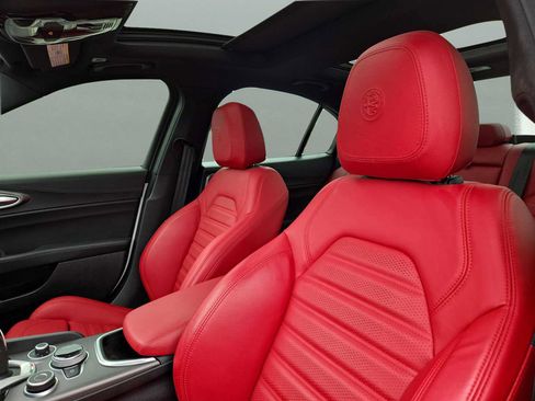 Used 2022 Alfa Romeo Giulia Veloce RWD image 27