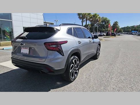 Used 2025 Chevrolet Trax RS w/ Driver Confidence Package image 32