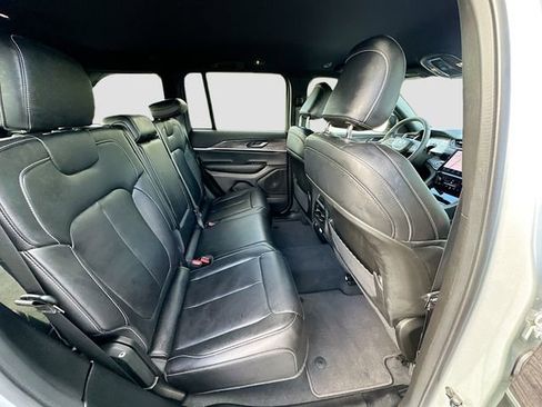 Used 2024 Jeep Grand Cherokee Limited w/ Black Appearance Package image 27