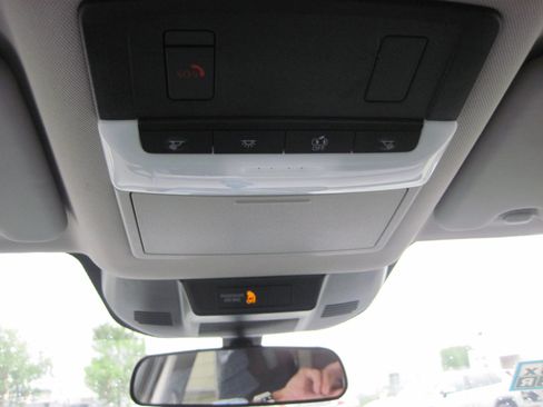 Used 2025 Nissan Rogue SV AWD/4WD image 17