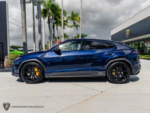 Used 2024 Lamborghini Urus Performante AWD/4WD image 2