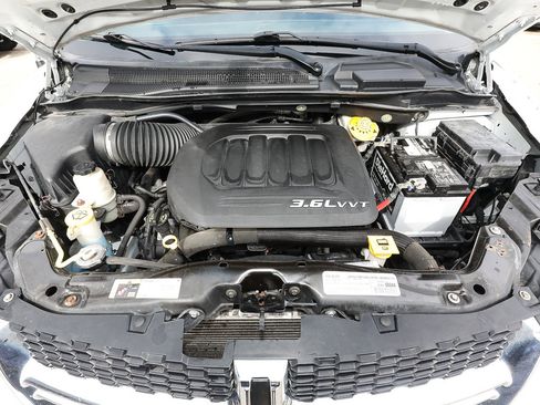 Used 2017 Dodge Grand Caravan SE FWD image 19