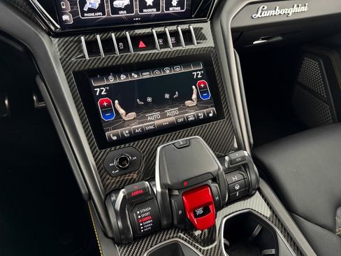 Used 2022 Lamborghini Urus image 19