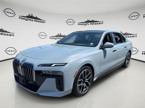 Used 2025 BMW 740i xDrive AWD/4WD image 12