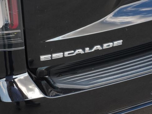 Used 2021 Cadillac Escalade ESV Premium Luxury w/ Driver Assist Tech Package image 22