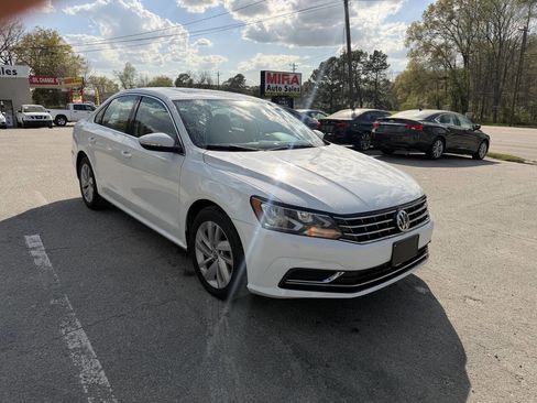 Used 2018 Volkswagen Passat 2.0T SE image 10