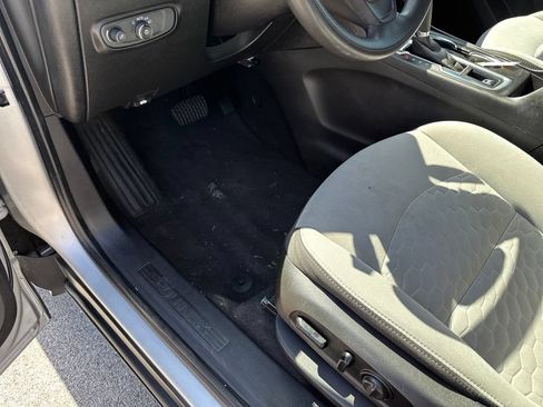 Used 2020 Chevrolet Equinox LS w/ LS Convenience Package FWD image 24