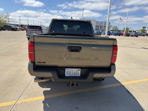 Used 2025 Toyota Tacoma TRD Sport AWD/4WD image 6