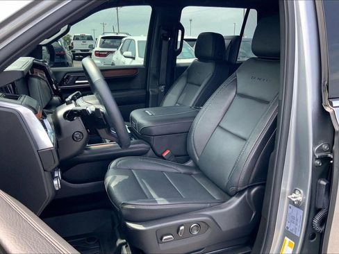 Used 2025 GMC Yukon Denali w/ Denali Reserve Package AWD/4WD image 21