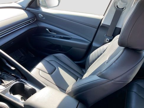 Used 2025 Hyundai Elantra Limited FWD image 23