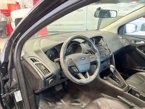 Used 2015 Ford Focus SE w/ Equipment Group 201A FWD image 9