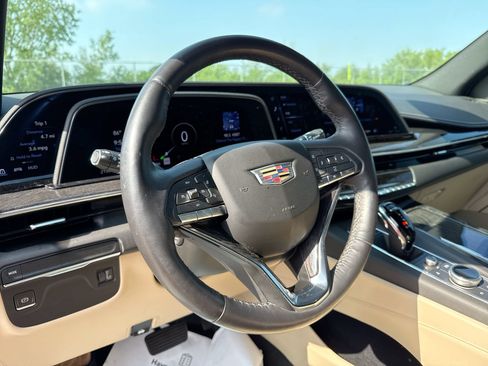 Used 2022 Cadillac Escalade ESV Premium Luxury RWD image 11