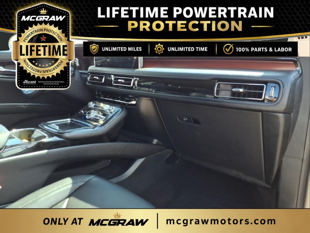 Used 2023 Lincoln Nautilus Reserve AWD/4WD image 12