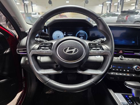 Certified 2024 Hyundai Elantra Limited FWD image 30