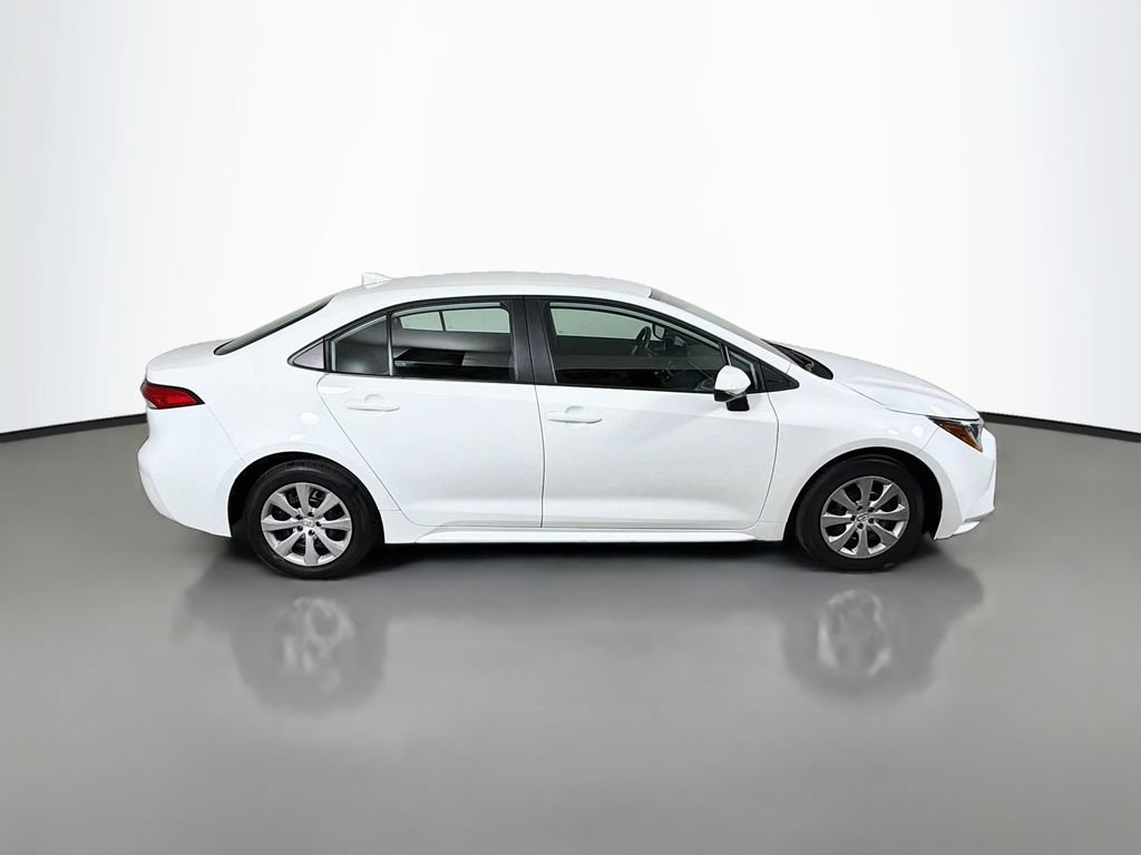 Used 2025 Toyota Corolla LE FWD image 5