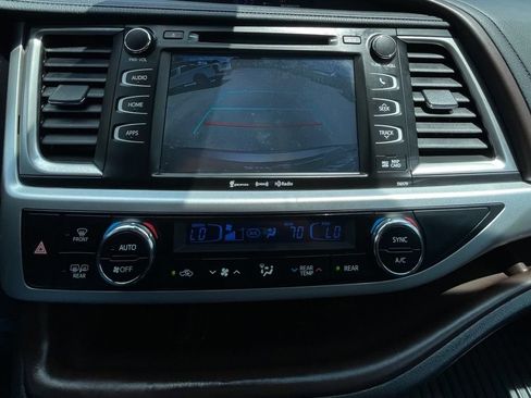 Used 2017 Toyota Highlander XLE FWD image 24