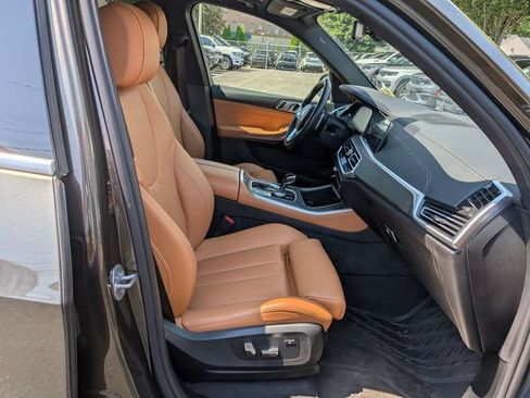 Used 2022 BMW X5 xDrive40i w/ Premium Package AWD/4WD image 32
