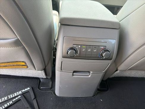 Used 2013 Toyota Highlander SE FWD image 19