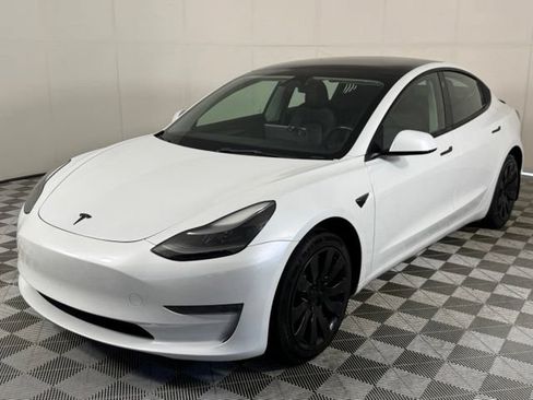Used 2023 Tesla Model 3 Standard Range RWD image 2