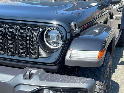 New 2026 Jeep Gladiator Sport AWD/4WD image 7