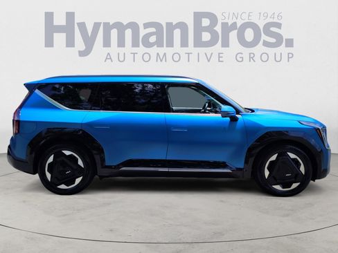 Used 2024 Kia EV9 Land AWD/4WD image 2
