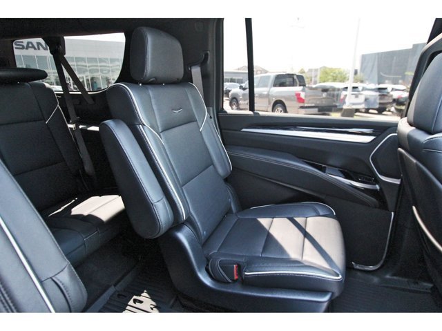 Used 2025 Cadillac Escalade ESV Sport AWD/4WD image 12