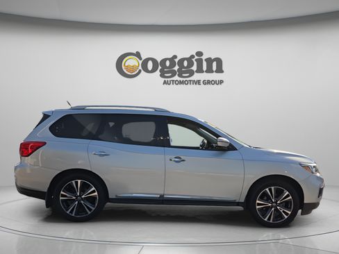 Used 2017 Nissan Pathfinder Platinum FWD image 6