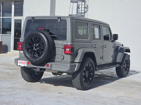 Used 2021 Jeep Wrangler Unlimited Sahara image 8