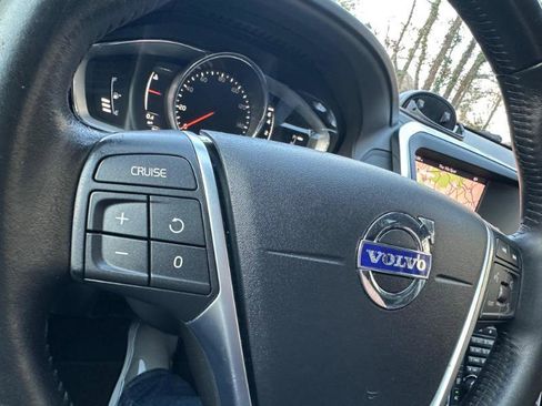 Used 2017 Volvo XC60 T6 Dynamic w/ Preferred Option Package image 27