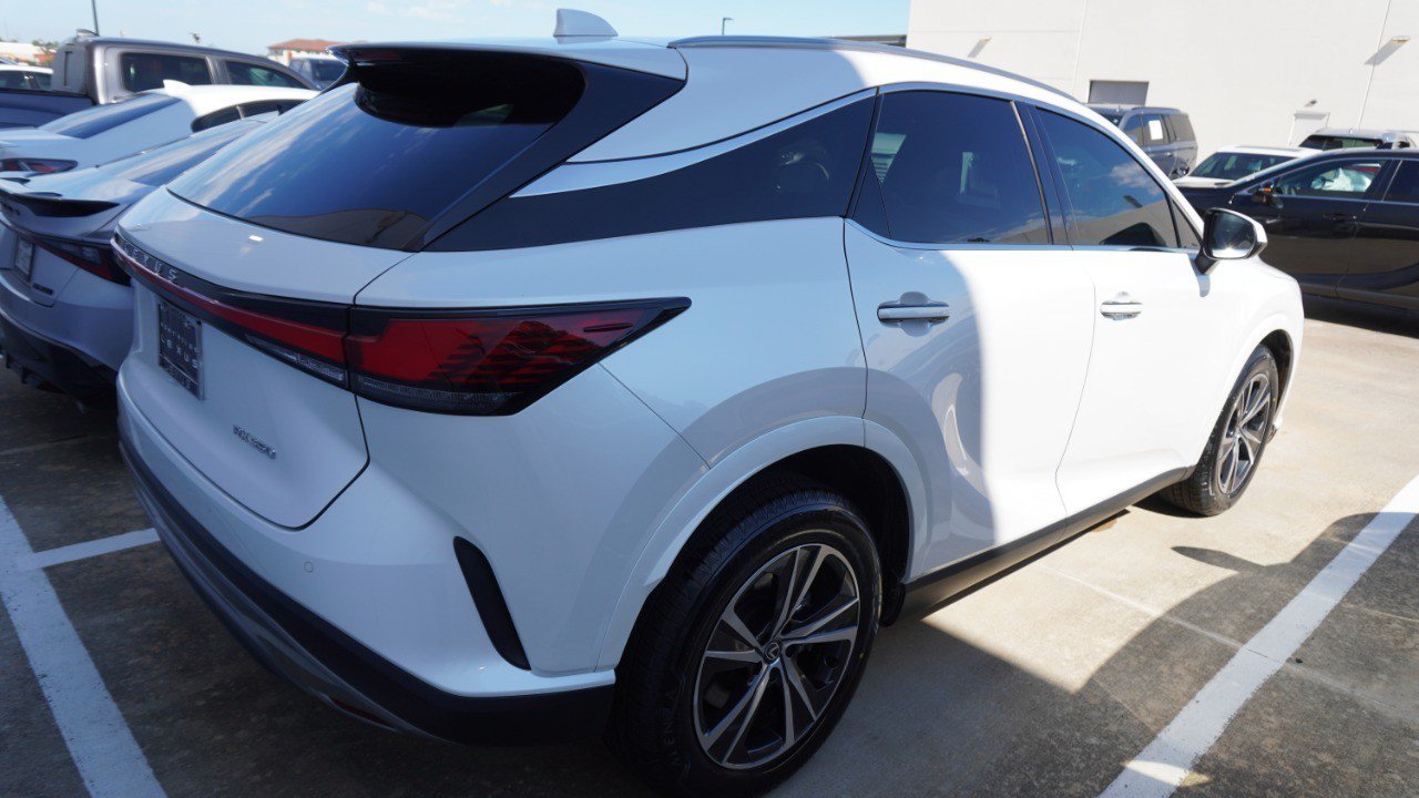 Used 2025 Lexus RX 350 Premium w/ Convenience Package FWD image 6