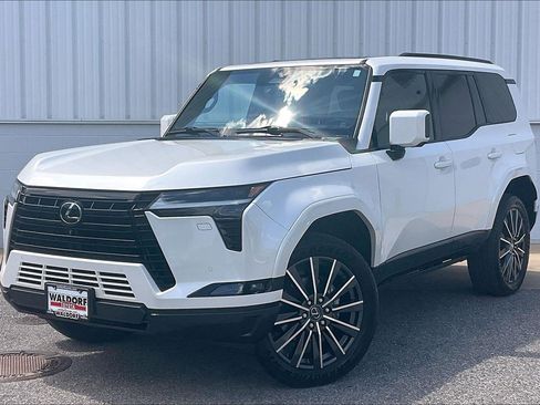 Used 2025 Lexus GX 550 w/ Accessory Package (2T) AWD/4WD image 2