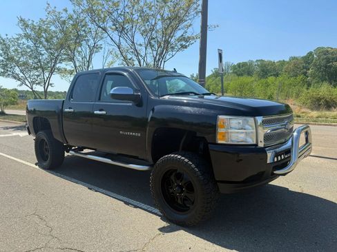 Used 2011 Chevrolet Silverado 1500 LS AWD/4WD image 32