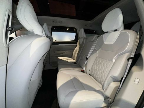 Used 2025 Volvo EX90 Ultra AWD/4WD image 25