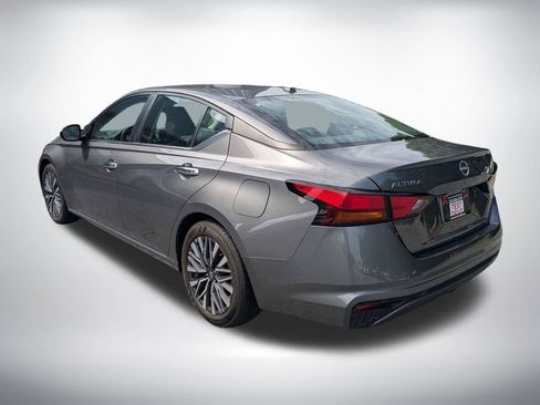 Used 2025 Nissan Altima 2.5 SV FWD image 5