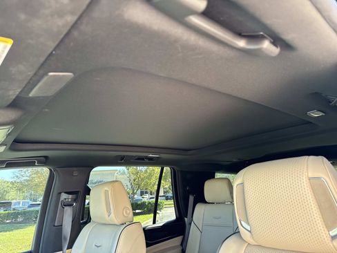 Used 2024 Cadillac Escalade Premium Luxury image 23