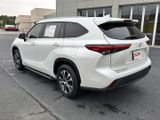 Used 2023 Toyota Highlander XLE image 3