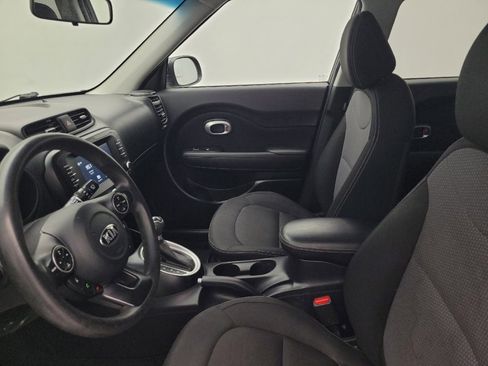 Used 2019 Kia Soul + image 17