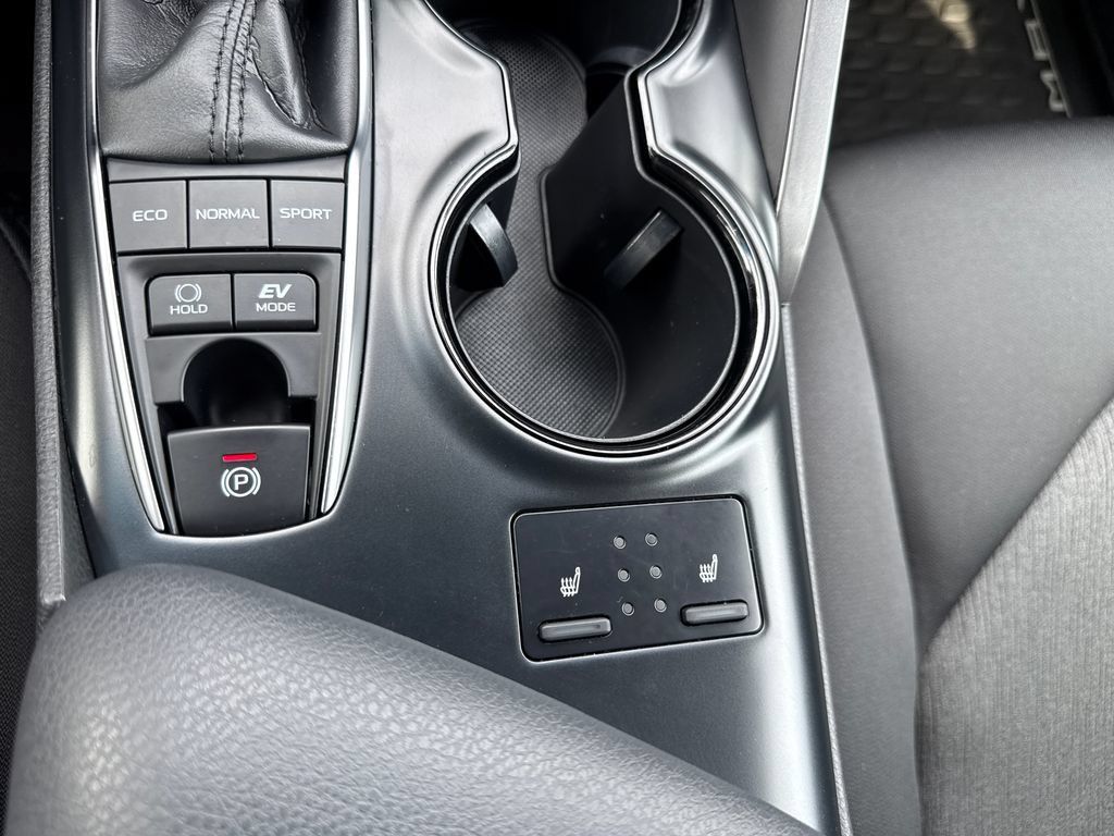 Used 2018 Toyota Camry LE FWD image 27